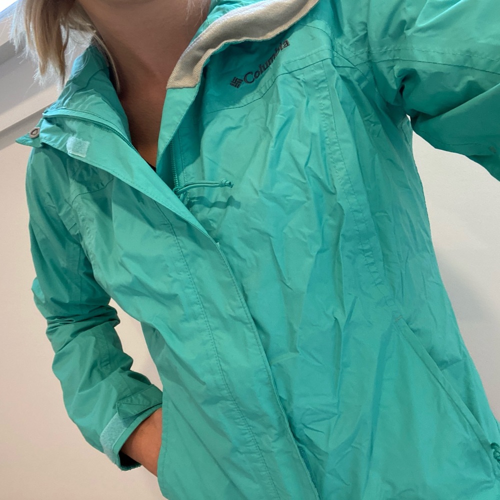 Columbia rain jacket with hood. Used twice and in perfect condition